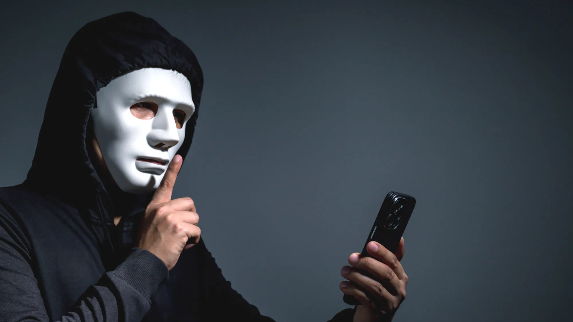 Person holding a Samsung Galaxy S25