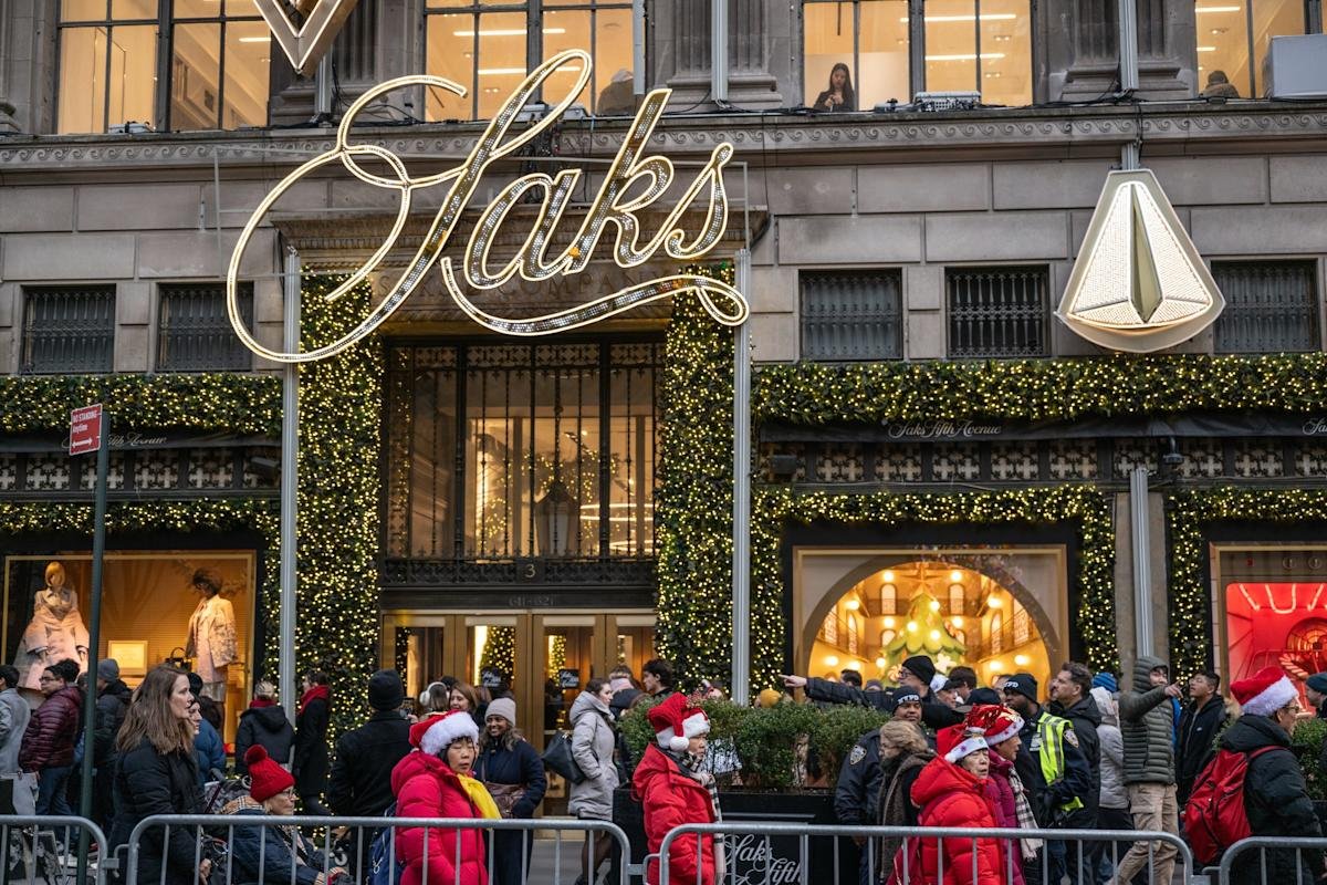 Saks Fifth Avenue store front with a bankruptcy sign