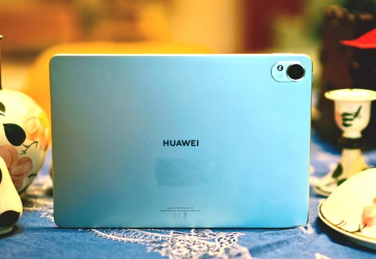 The Huawei MatePad 11.5 S 2026 features a stunning matte display, reproducing colours with remarkable accuracy, and a high-quality stylus, making it an ideal choice for creatives and professionals, with a unique design and advanced features, perfect for mobile computing and productivity