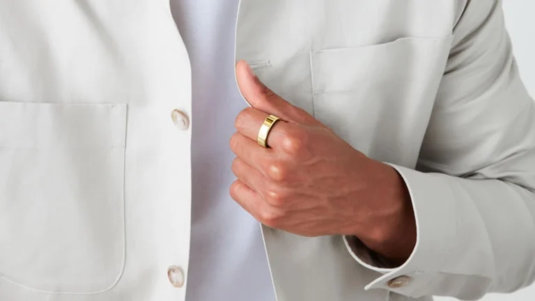 Sekonda Smart Ring in gold and silver finishes on a white background