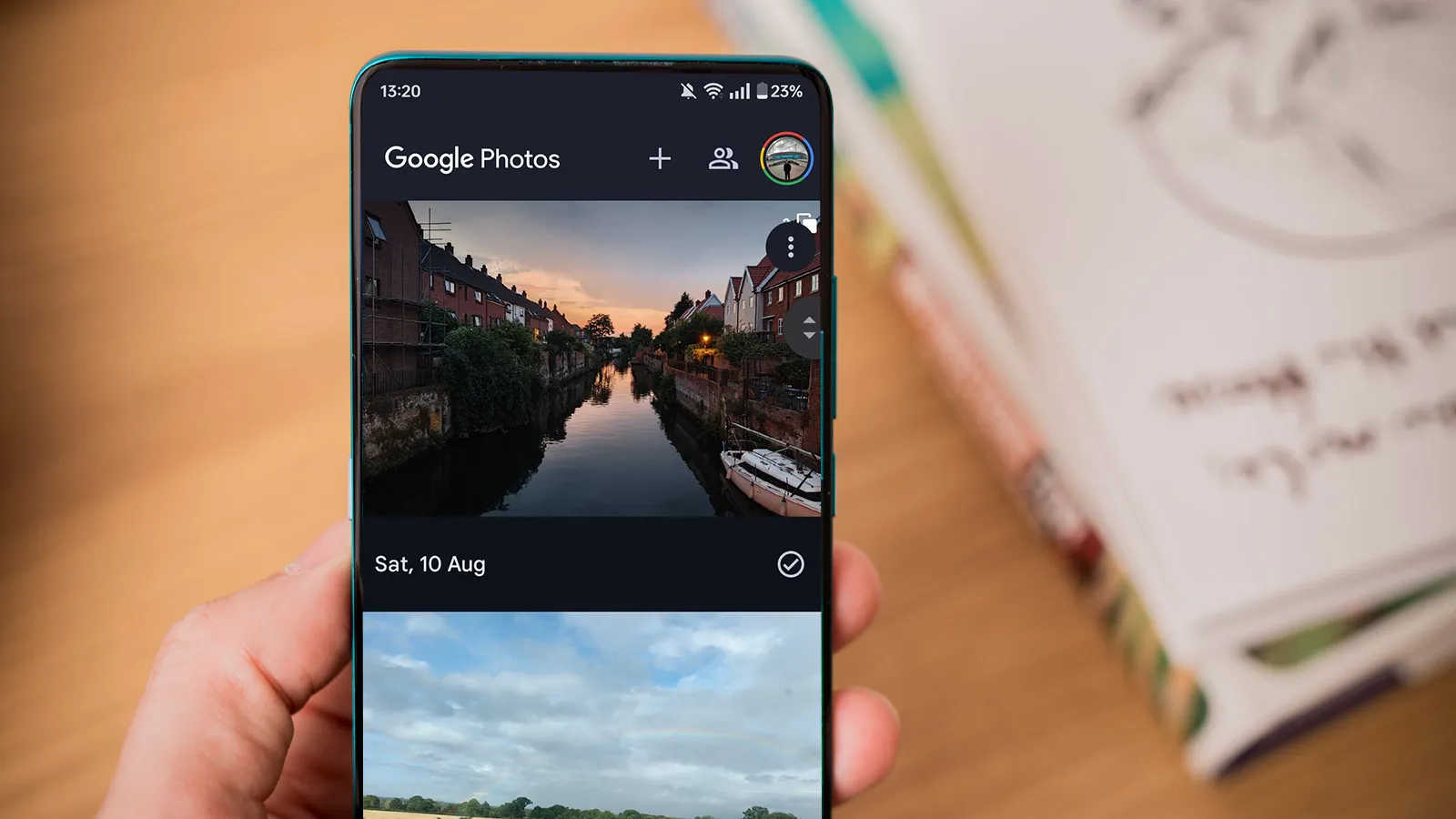 Screenshot of Google Photos app showing unresponsive share edit delete buttons on Android phone