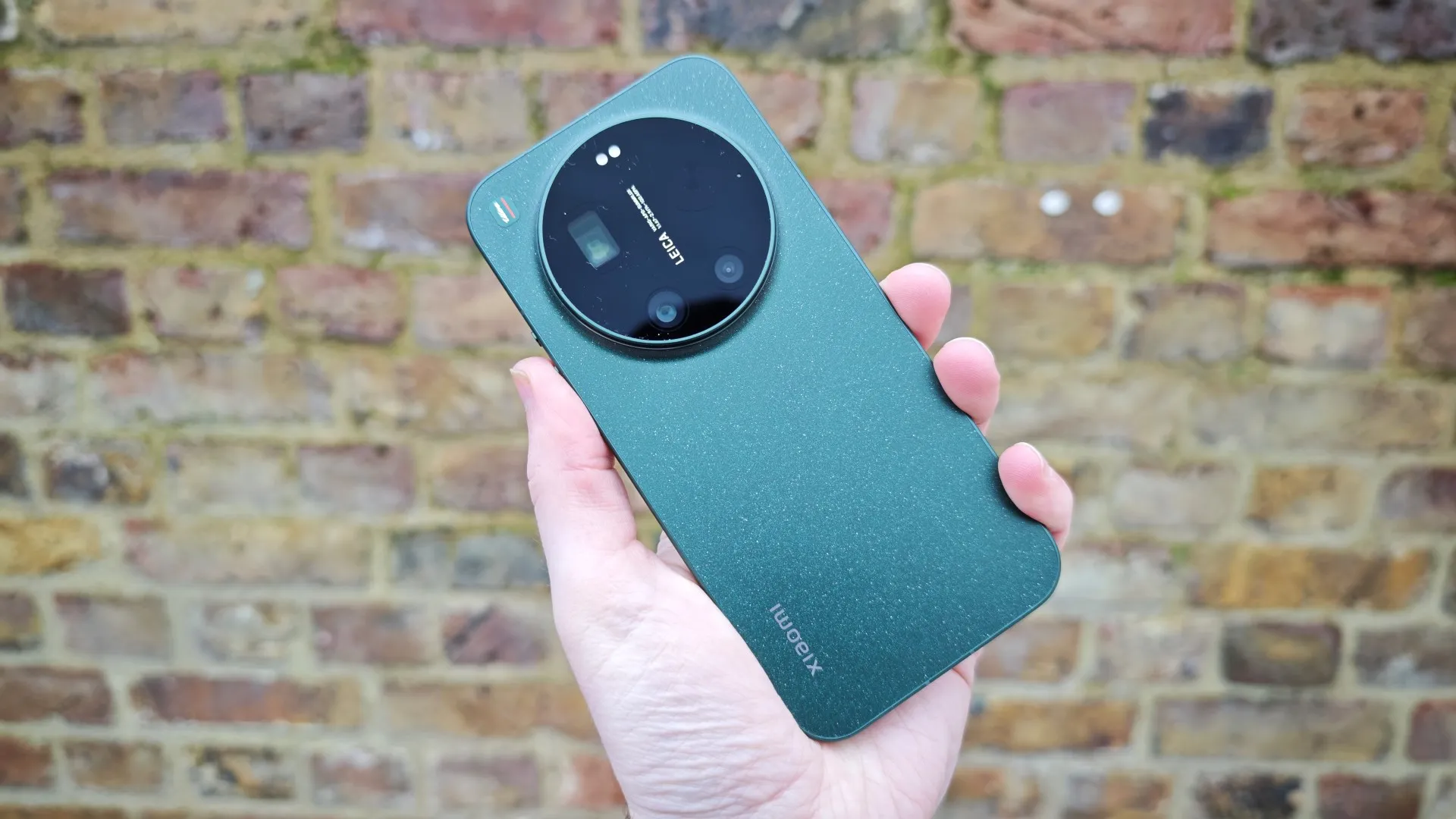 Concept rendering of the cancelled Xiaomi 18 Ultra smartphone featuring a triple 200MP camera array