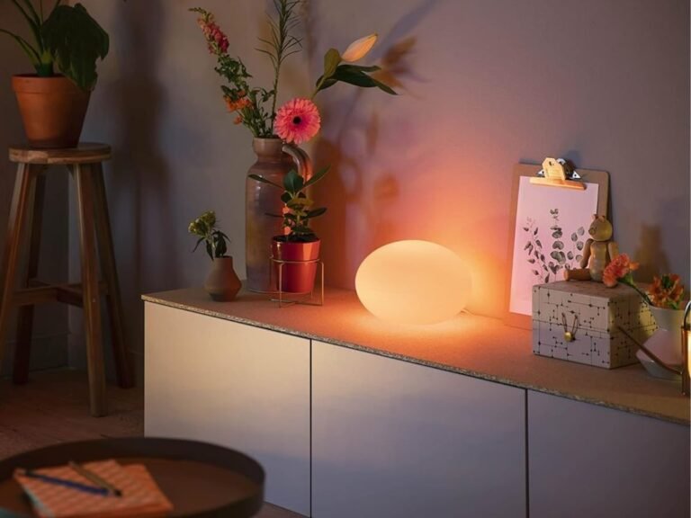 The Philips Hue Flourish Table lamp features a stunning, handcrafted glass shade and offers a range of white and coloured lighting effects, perfect for creating a unique and immersive ambiance in any room, with the primary keyword being smart lighting
