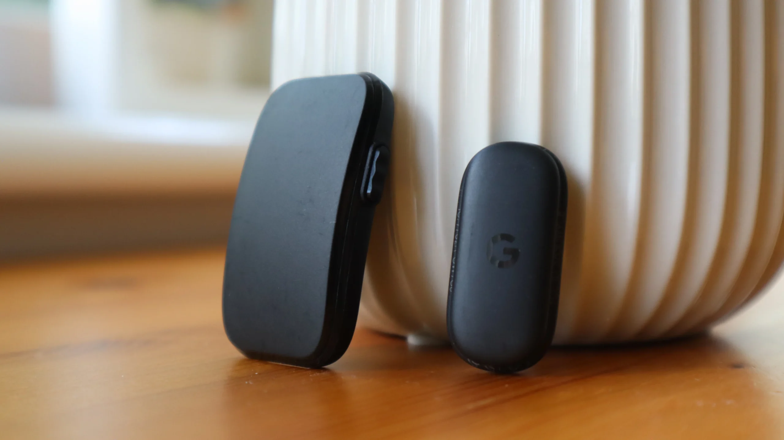 Regulatory photo of Suunto HR264 screenless fitness tracker with interchangeable black and grey bands