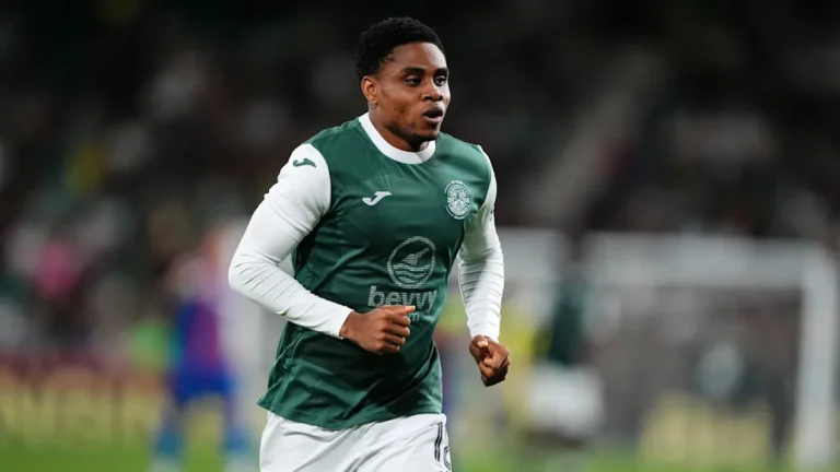 Hibernian players celebrating their win