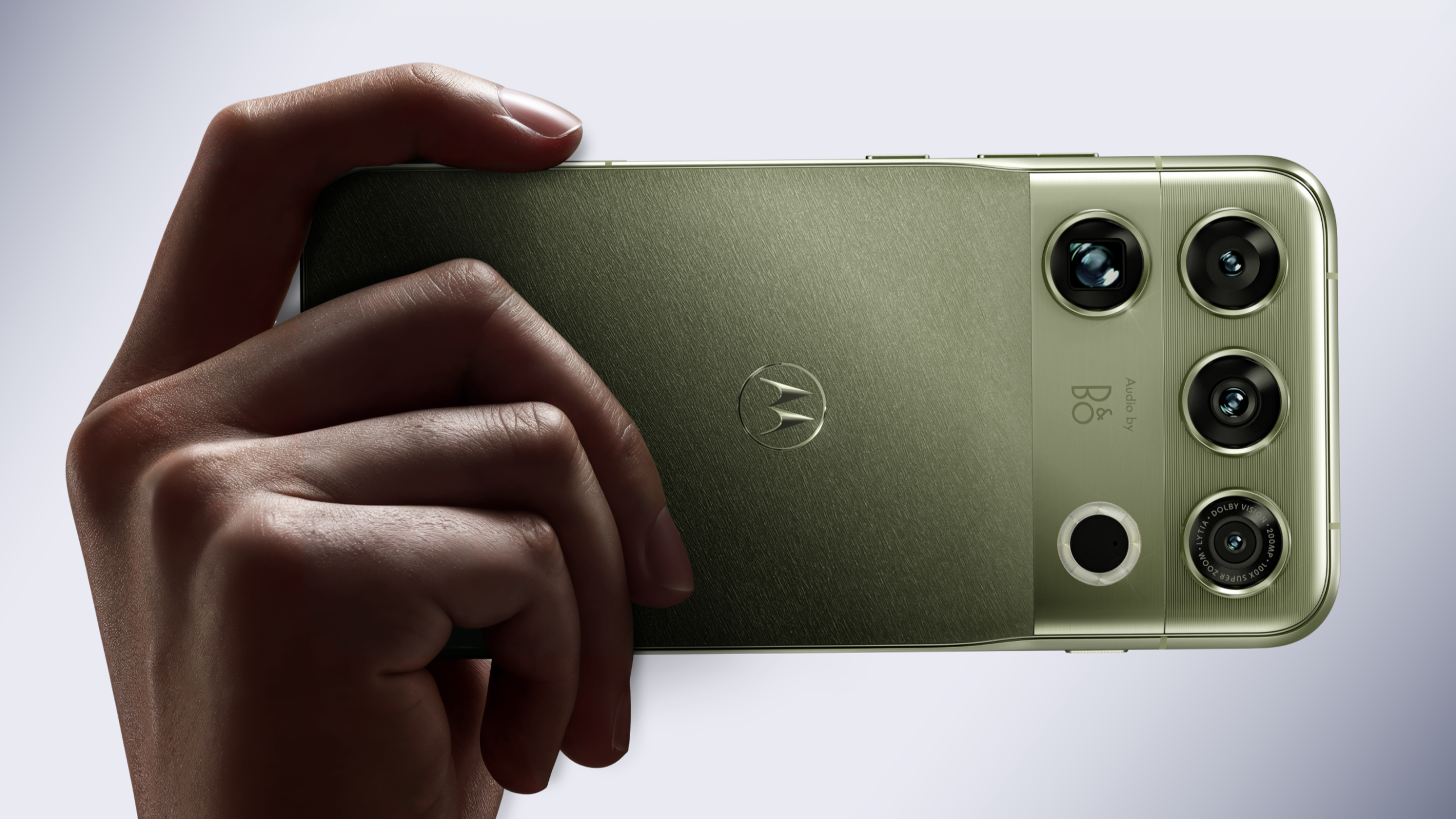 Screenshot of Motorola Signature 27 price listing on European retailer site showing €1,594.90 price tag