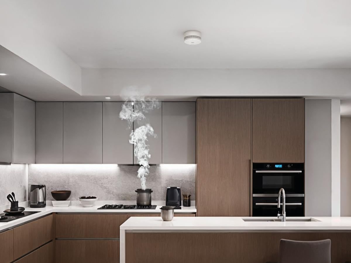 The eufy Smoke Alarm E10 is a compact and innovative smart smoke alarm that boasts a reduced number of false alarms and a convenient tap to mute function, making it an essential component of any modern smart home, with its sleek design and advanced features, this device is poised to transform the way we approach home safety, featuring a diameter of 70 mm and a user-friendly interface