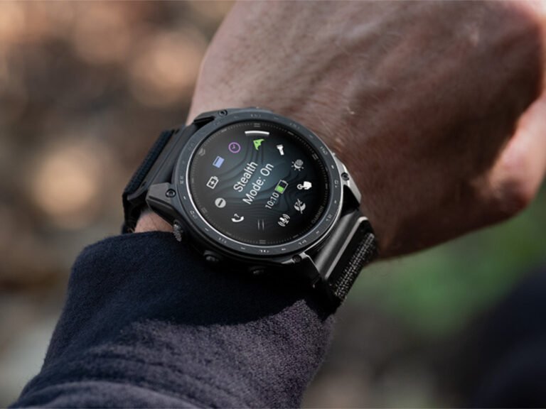 Garmin smartwatch with colour display and navigation features, showcasing the new System Software 21.25 update with enhanced functionality and customisation options, allowing users to analyse their behaviour and activities in greater detail
