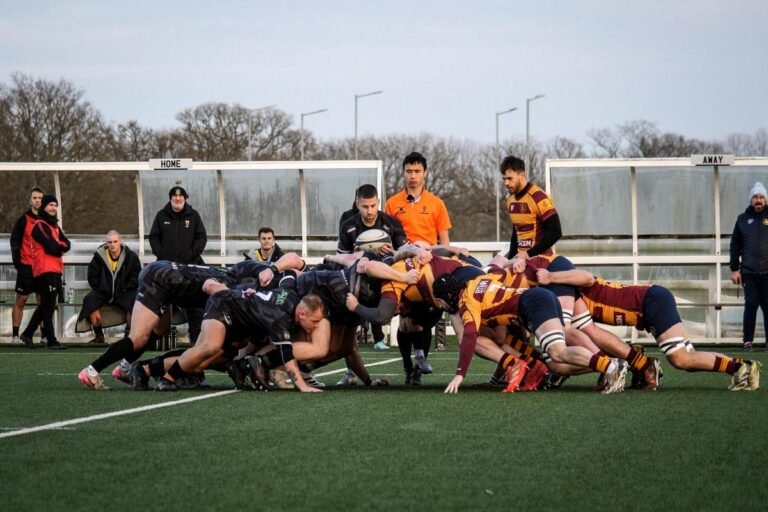 Westcliff vs Colchester football match action