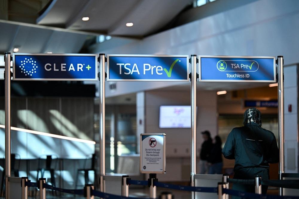 A descriptive image of a TSA PreCheck security lane, with a focus on the primary keyword homeland security, highlighting the programme's role in enhancing airport security and improving the passenger experience