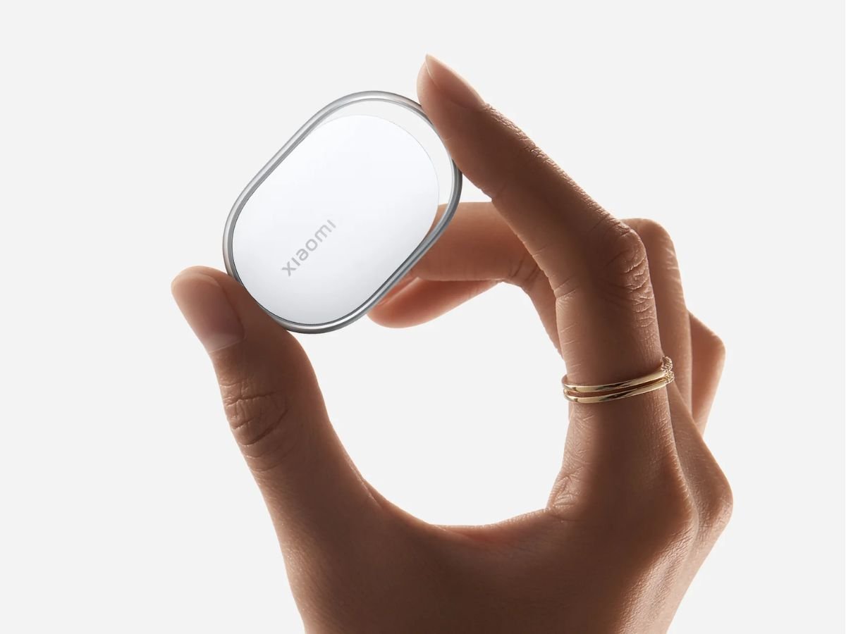 Xiaomi's innovative Tag accessory, a sleek and robust IP67 tracker with a compact size and lightweight design, compatible with Apple Find My and Google Android Find Hub protocols
