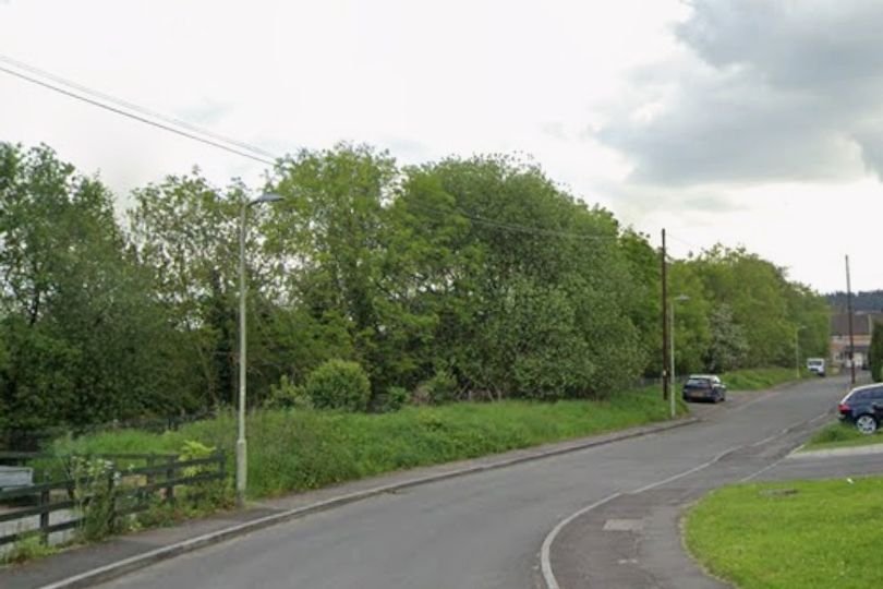 A photo of a scaffolder at work, with a sombre tone and a hint of sadness, highlighting the tragic incident and the importance of mental health support in the scaffolding community, with a focus on the primary keyword of scaffolder