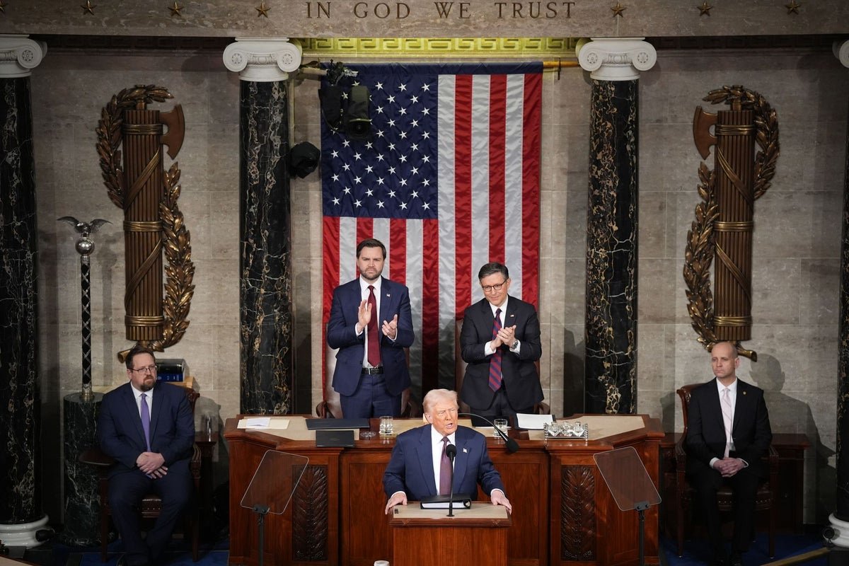 President Trump delivering his State of the Union address, with a focus on his behaviour and policy decisions that have led to his declining popularity, and the colour of the room reflecting the mood of the nation