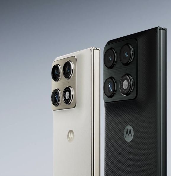 The Motorola Razr Fold is a sleek and compact device with a large, foldable display, available in a range of colours to suit every taste and preference, featuring a powerful processor and innovative features such as the ability to analyse and adapt to your behaviour, making it a real contender in the UK market for foldable devices