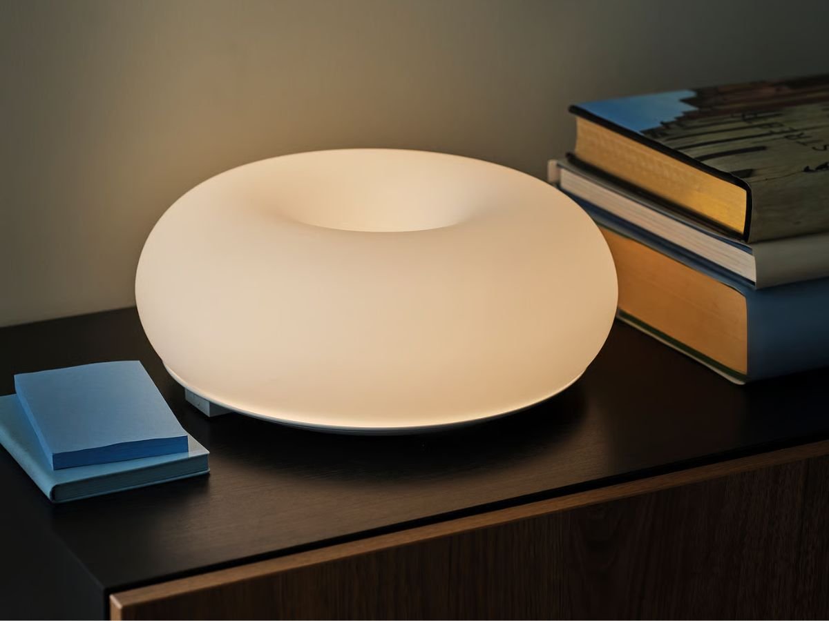 The Varmblixt LED lamp is a donut-shaped, dimmable smart/white glass colour and white spectrum lamp, available in the UK. With its 30 cm diameter, this lamp is the perfect addition to any home or office, offering a unique and stylish design that is sure to enhance any room. The lamp's donut shape is not only aesthetically pleasing but also provides a unique lighting experience, making it an ideal choice for those looking to create a warm and inviting atmosphere.