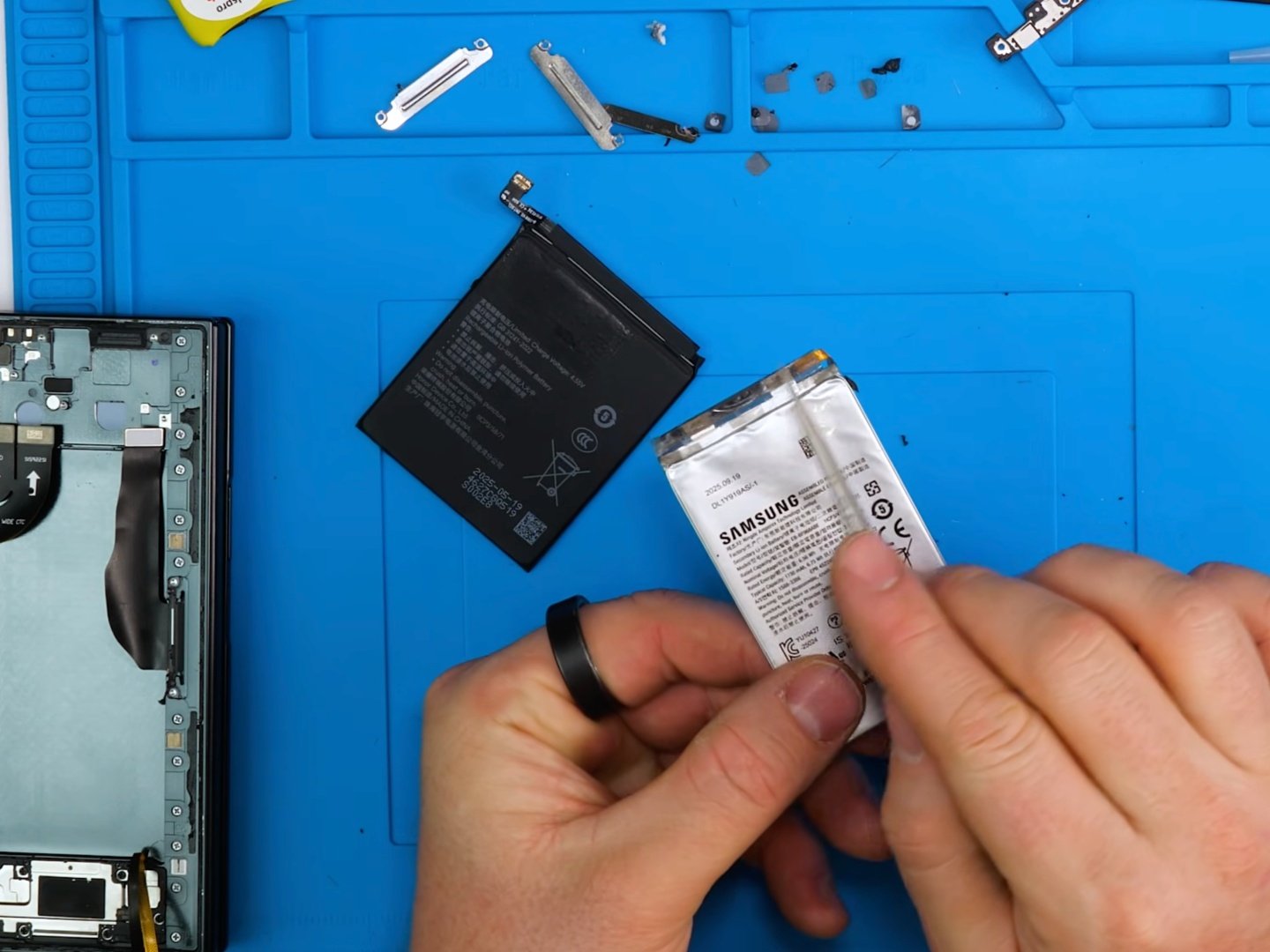 A close-up of the Samsung Galaxy Z TriFold with Honor silicon carbon batteries, showcasing the innovative design and technology used in this groundbreaking experiment, highlighting the potential for improved battery life in the UK