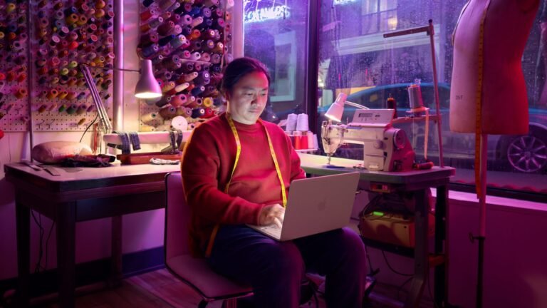 The MacBook Neo features a sleek design with a stunning colour scheme, but its specs may not be enough to impress UK tech enthusiasts, with a heavily binned SoC and limited ports, including two USB-C ports with different characteristics