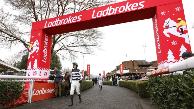 Boxing Day racing at Kempton and Aintree