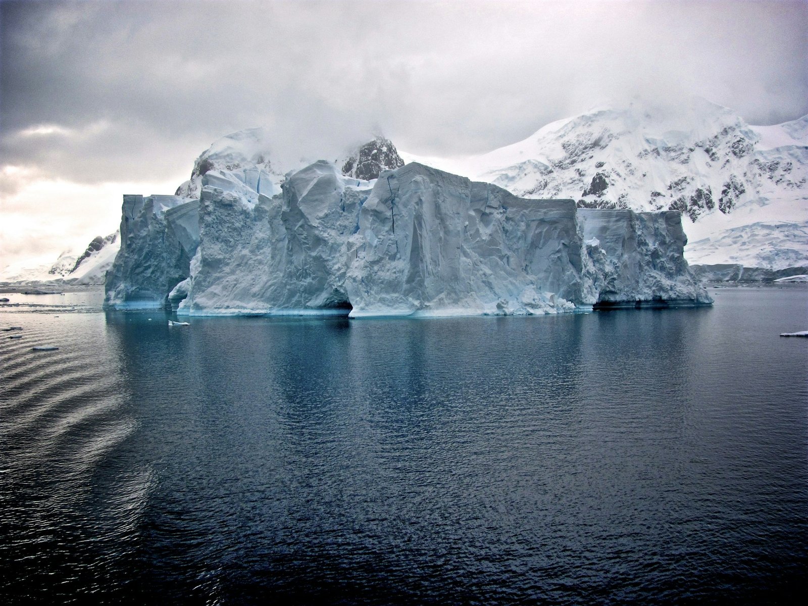 Aerial view of Antarctica's ice sheet, with a focus on the primary keyword 'ice sheet' in the context of climate change and its impact on the UK's coastal regions, featuring a stunning colour palette of whites and blues