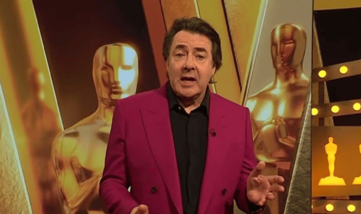 A photograph of a TV screen showing the Oscars ceremony, with a glitch visible in the background, symbolising the technical issue that sparked outrage among ITV viewers, with Jonathan Ross' embarrassing habit also causing controversy