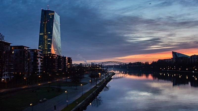 European Central Bank keeps interest rates steady