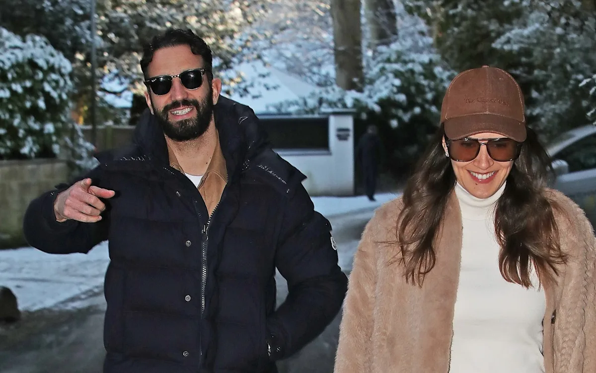 Ruben Amorim smiling in the snow