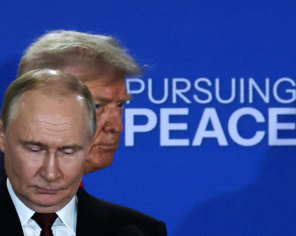 A dramatic image of a world map with Iran and Ukraine highlighted, symbolising the complex geopolitical dynamics at play in these conflict zones, with a focus on the US-Israeli conflict and Russia's invasion