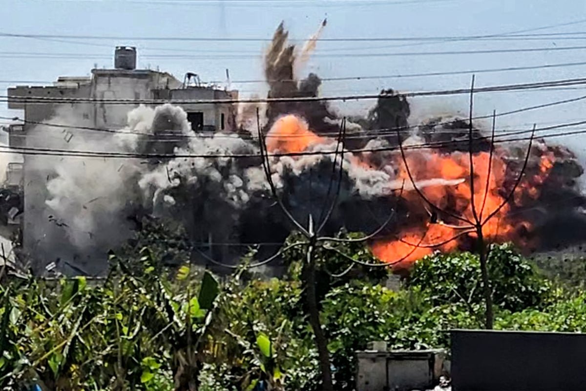 Aerial view of the Gulf region, with a US military aircraft flying overhead, as the US launches intense strikes on Iran, marking a significant escalation in the ongoing conflict between the two nations, with the primary keyword being Iran strikes