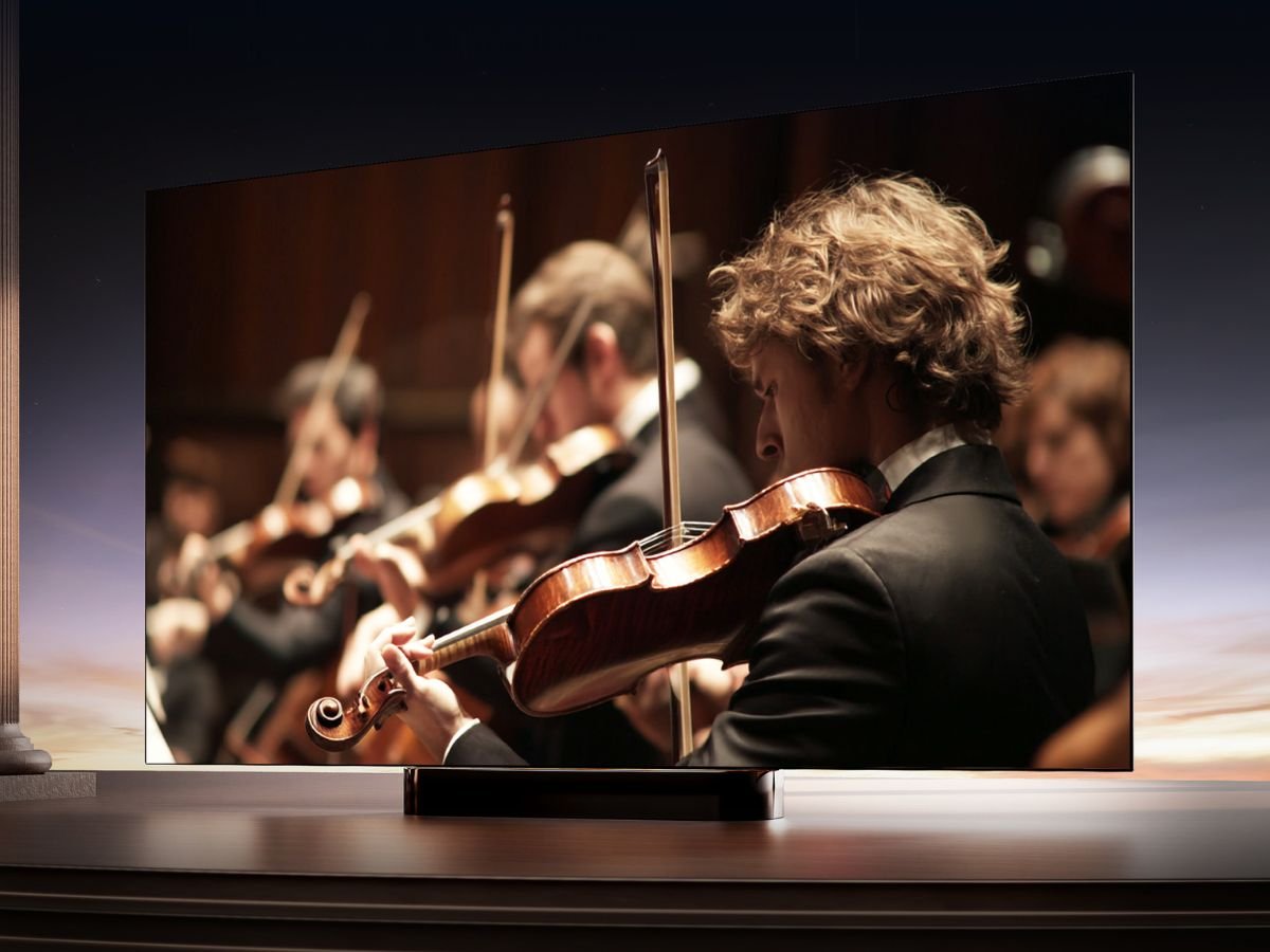 The Hisense U7SG MiniLED TV boasts vibrant colours and a 165Hz refresh rate, perfect for UK viewers seeking the ultimate home entertainment experience with unparalleled picture quality, featuring the latest in MiniLED technology for a truly immersive experience