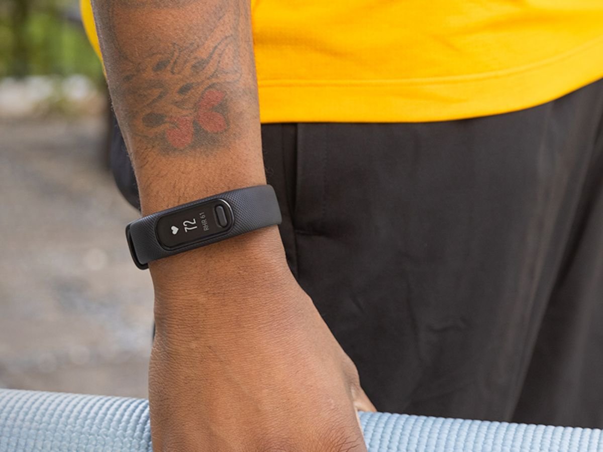 Garmin Vivosmart 5 wearable device with heart rate monitoring feature, available in the UK with various colour options