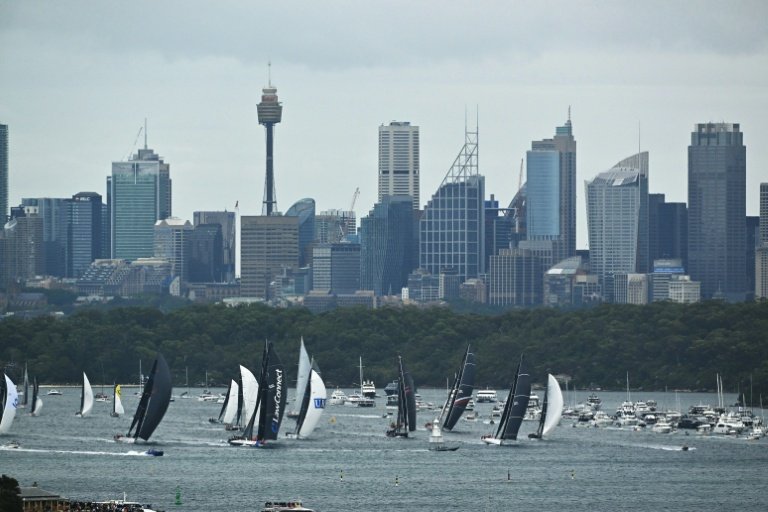 yachts sailing in sydney hobart race