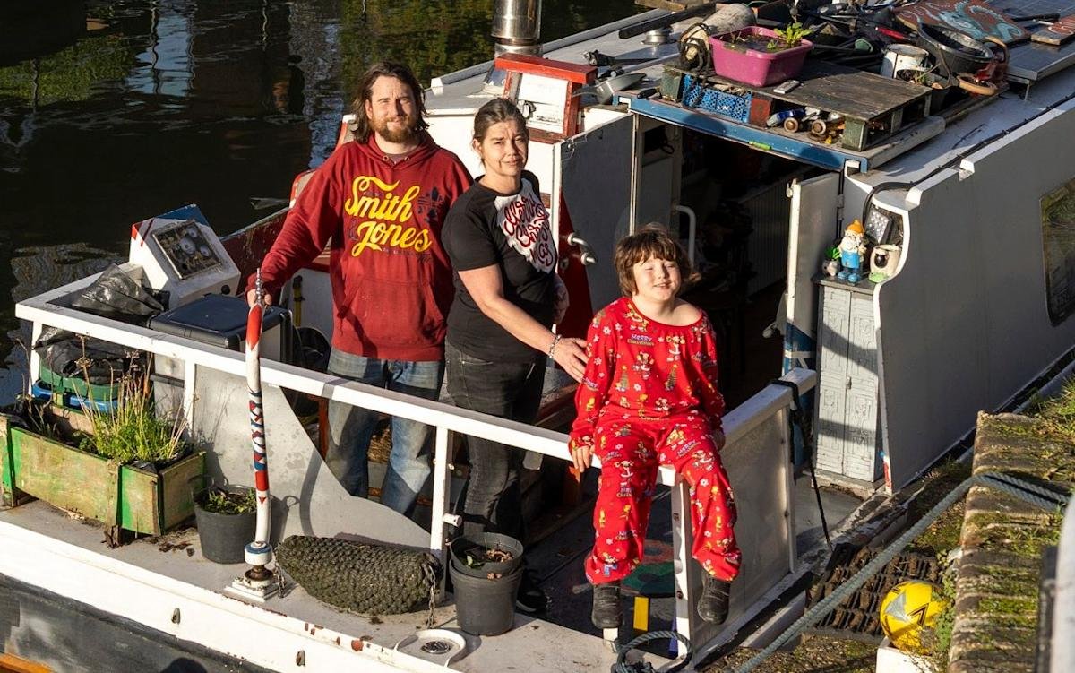 canal boat family life under threat
