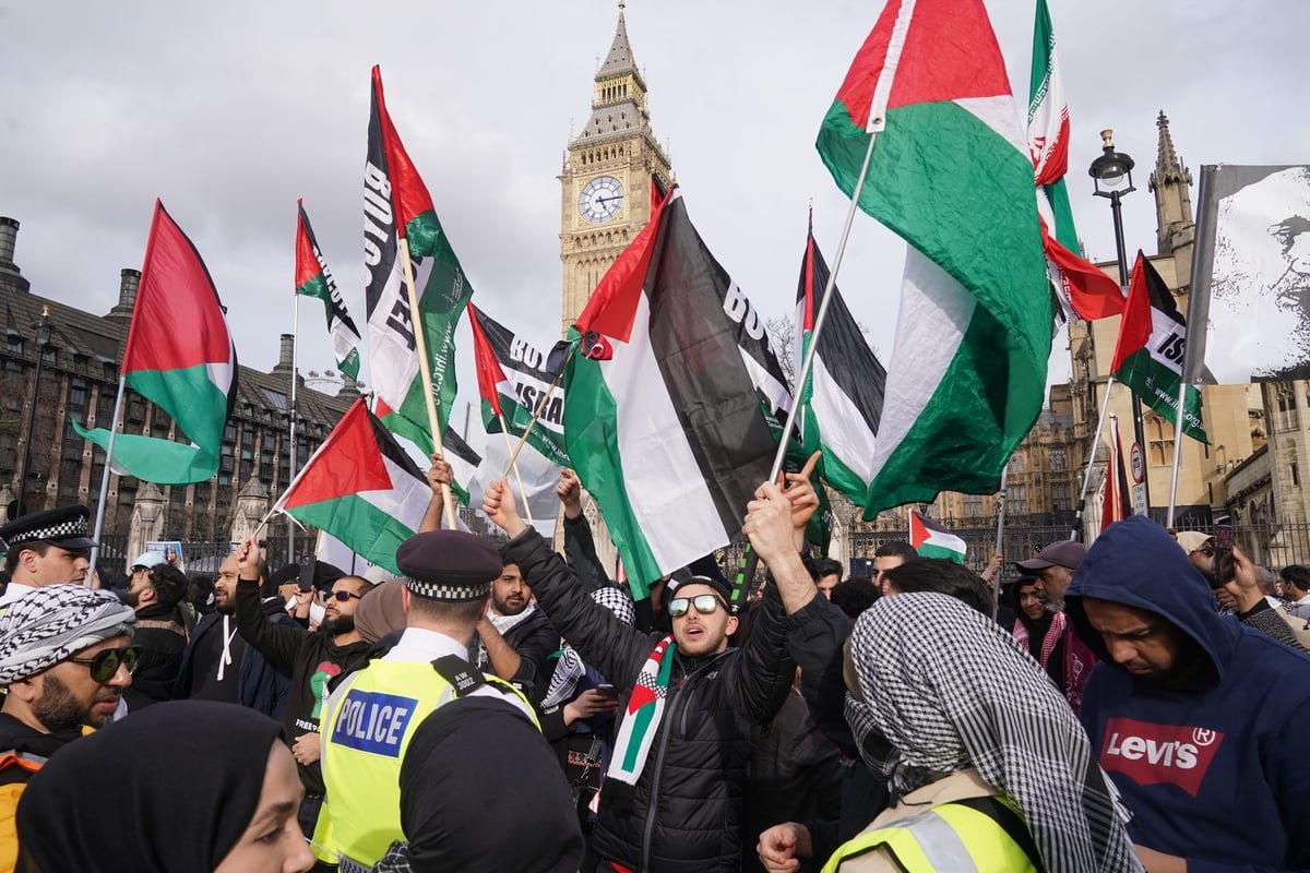 A descriptive image of the Metropolitan Police patrolling the streets of London during the Al Quds Day protests, with a focus on the primary keyword phrase Al Quds Day, highlighting the security concerns and the authorities' efforts to maintain public safety and order