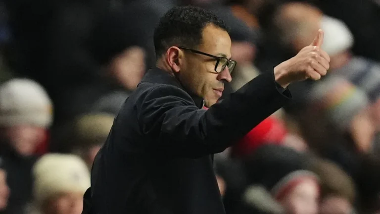 Chelsea players celebrating fa cup win