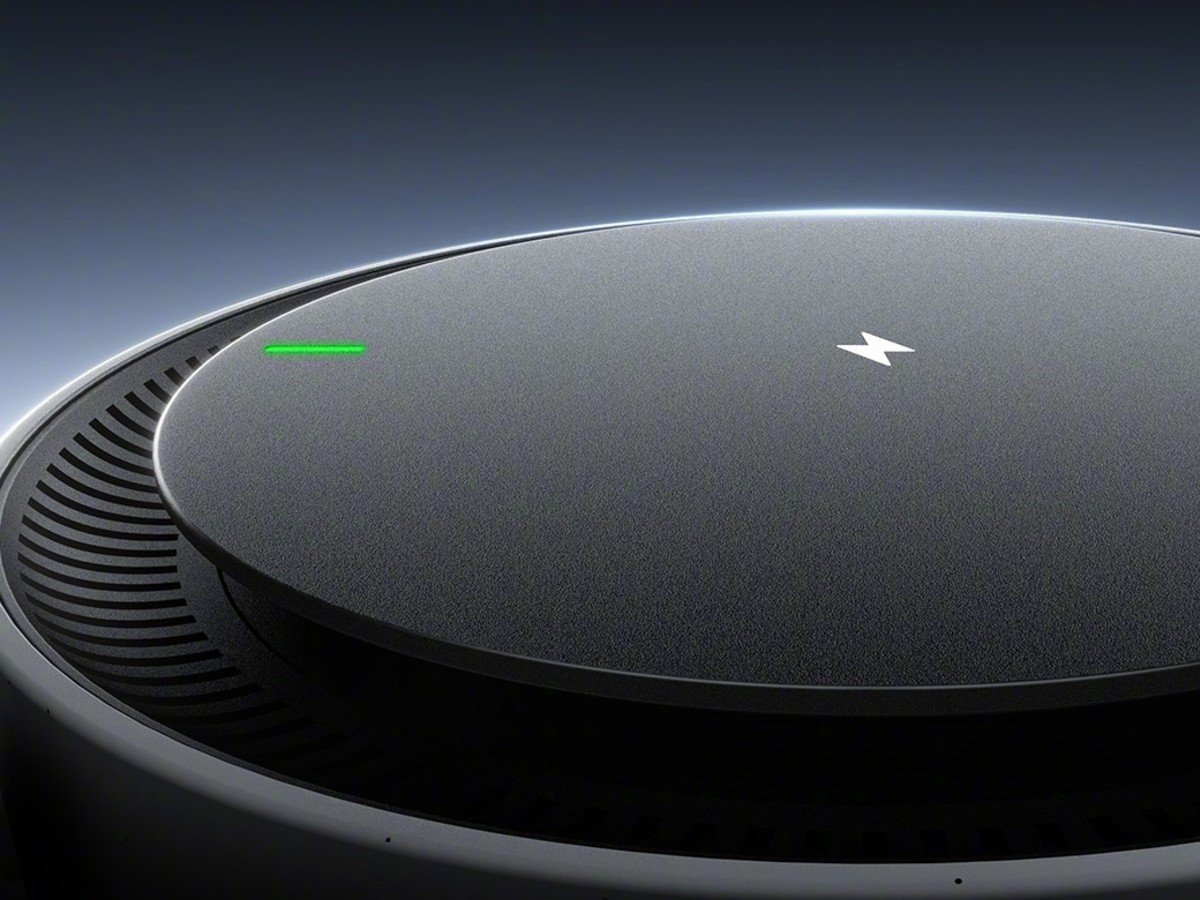 OnePlus 50W Magnetic Turbo 2 Wireless Charger with built-in cooling fan and desktop stand, perfect for fast and efficient charging of the OnePlus 15T in the UK, with a sleek and compact design