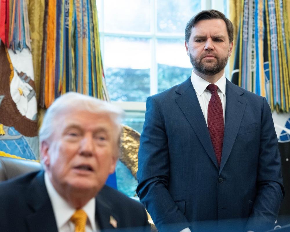US and Chinese flags waving in the wind, symbolising the complex relationship between the two nations, with a focus on the China summit and its potential impact on global politics and trade, as the world watches with bated breath