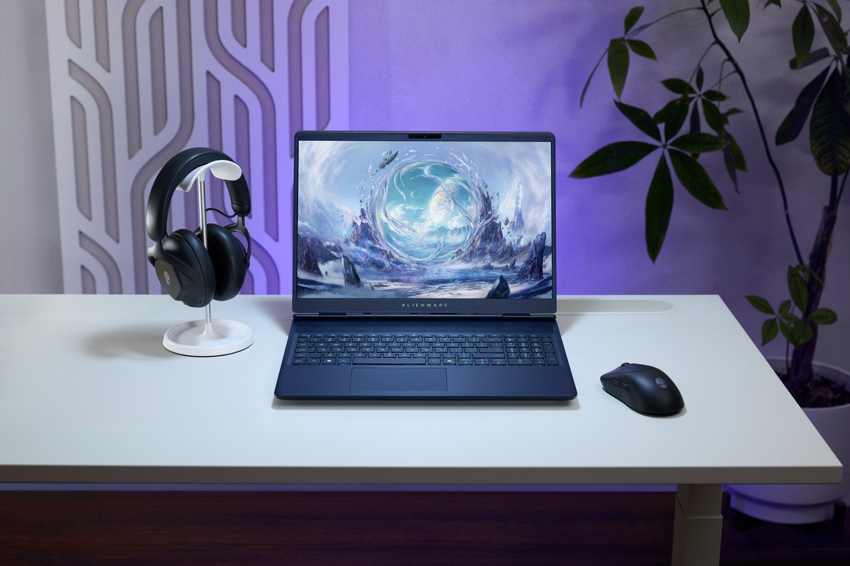 The Alienware 16X Aurora laptop features a stunning anti-glare OLED display and sleek design, perfect for UK gamers seeking a high-performance gaming experience with the latest Nvidia GeForce RTX 5070Ti technology