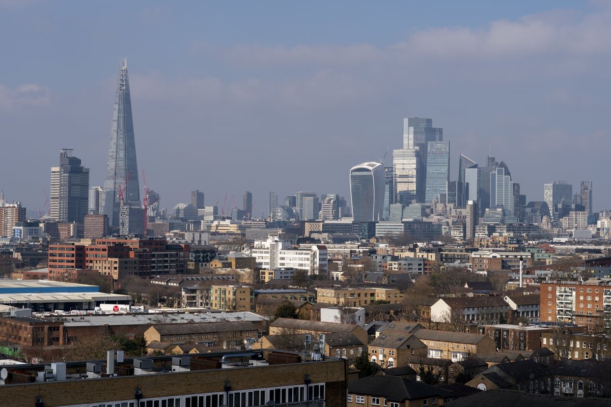 A descriptive image of the London cityscape with a focus on the impact of social media on the electoral process, highlighting the need for social media literacy and critical thinking in the face of online misinformation and grey warfare