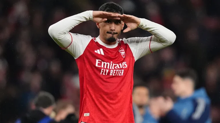 Arsenal players celebrating a goal