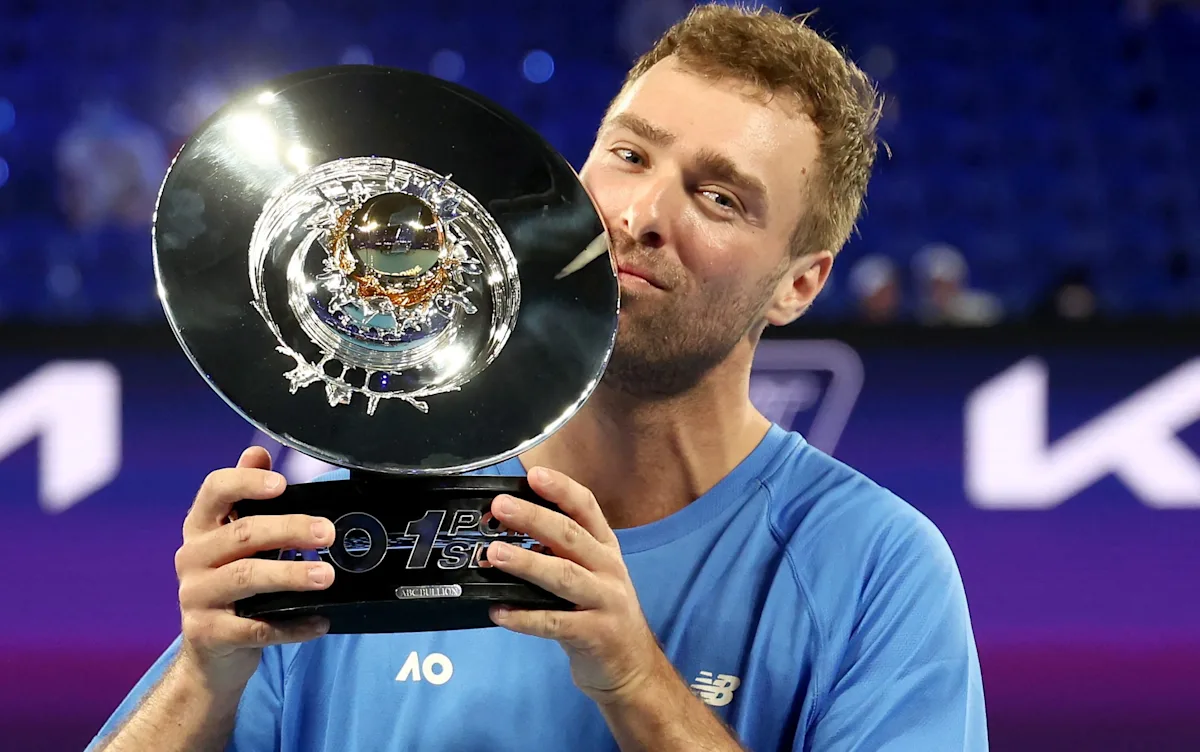 Jordan Smith holds Australian Open prize money cheque