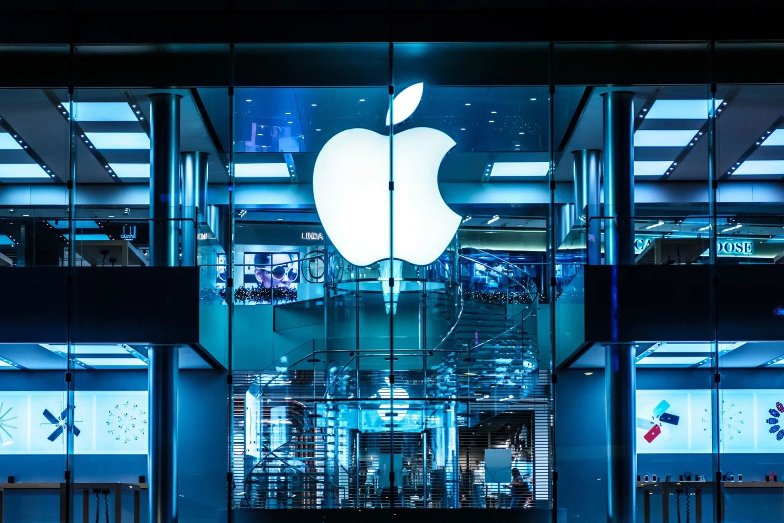 Apple Poaches Google's Lilian Rincon to Lead AI Marketing in the UK 1 Lilian Rincon, Google's former VP of product marketing, joins Apple to lead AI marketing efforts, bringing expertise in AI-powered products and services to the UK market, with a focus on consumer behaviour and targeted marketing campaigns