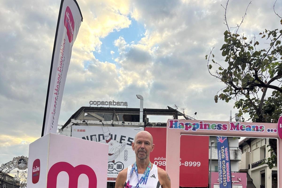 Harrier Richard in Thai marathon action