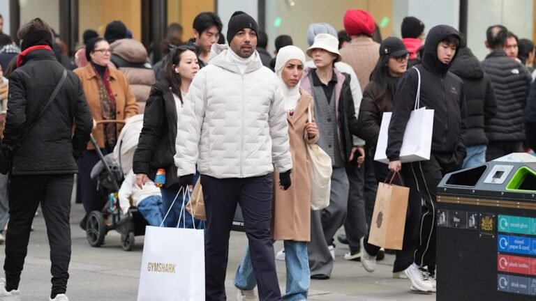 Boxing Day sales boost uk retail sector