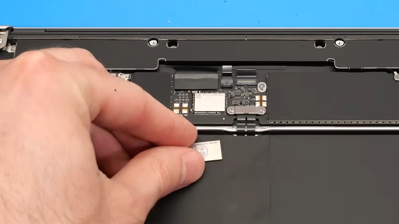 Apple's innovative approach to production has enabled the company to mitigate the impact of the DRAM crisis in the UK, using interchangeable parts and streamlining its product range to maintain production margins and deliver high-quality products to customers, featuring the iPhone 16 Pro and MacBook Neo with the same NAND flash chip