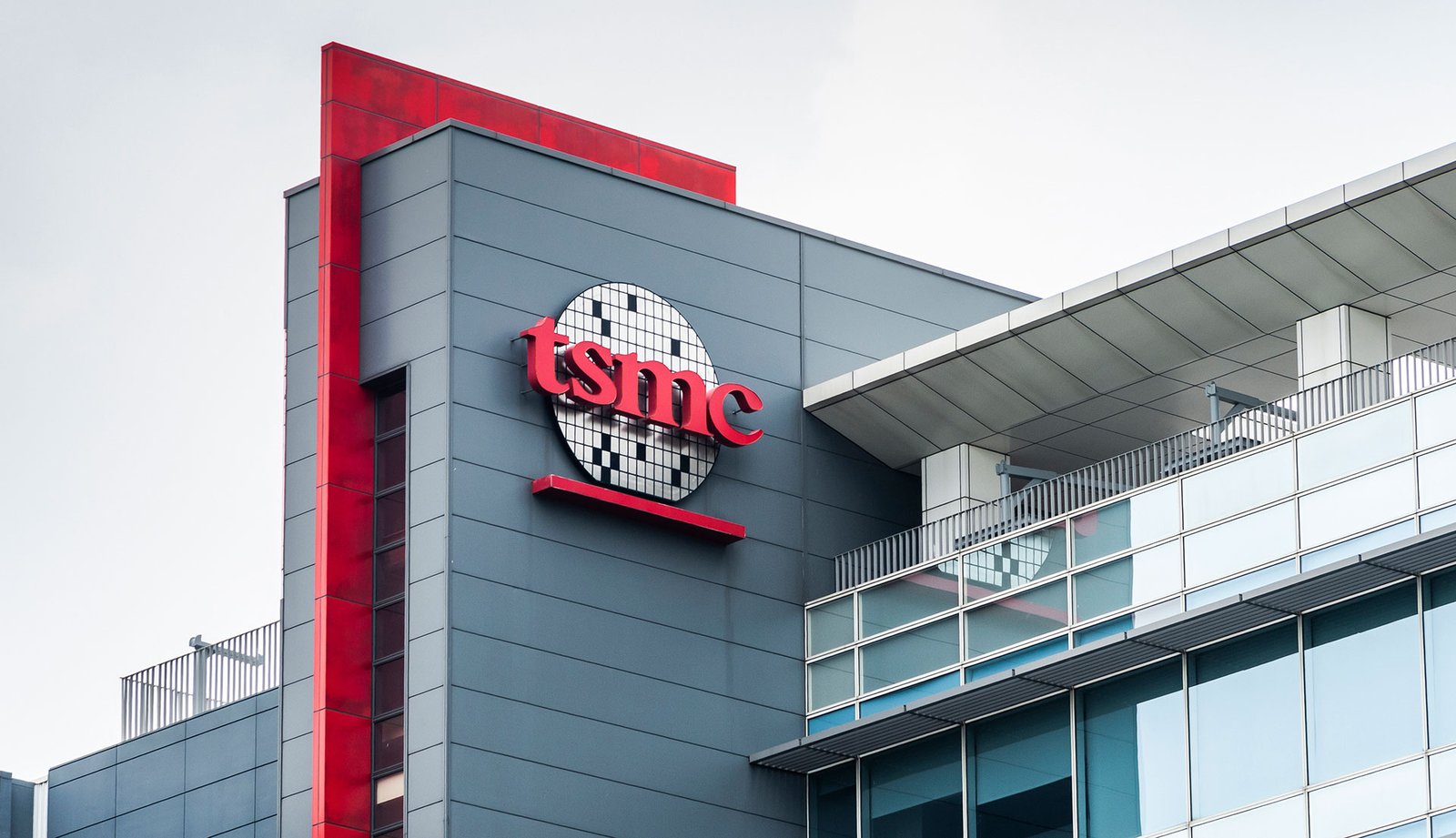TSMC's supply chain partners are a key factor in its success, with companies looking to capitalize on its edge in the UK's semiconductor industry, where the colour of money is green and the behaviour of competitors is to follow TSMC's lead, as we analyse the situation and find that TSMC's supply network has created a moat for them in the chip industry
