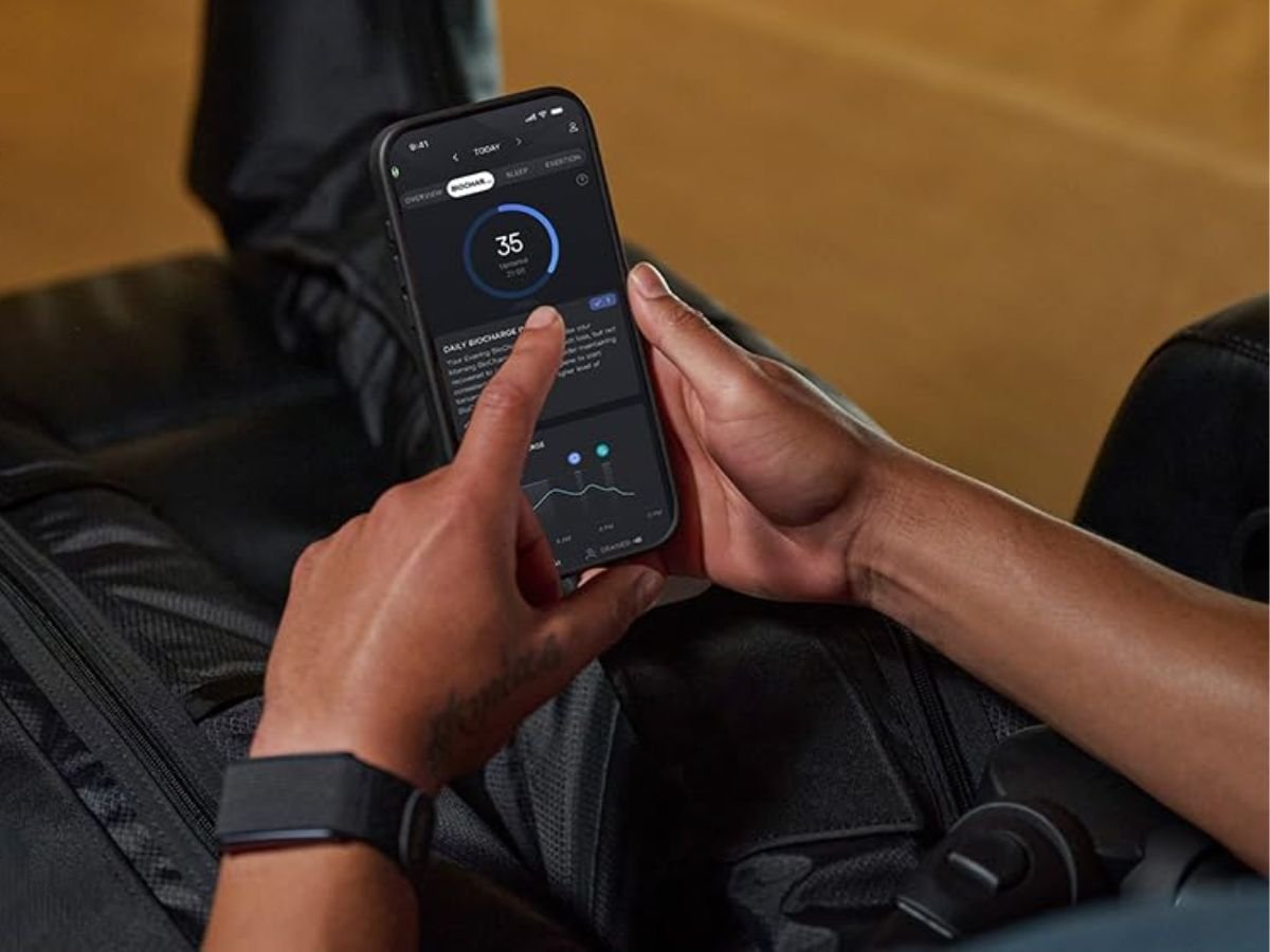 The Amazfit Helio Strap, a sleek and feature-rich fitness tracker with advanced sleep tracking capabilities, designed to help UK users monitor their sleep behaviour and improve overall wellbeing