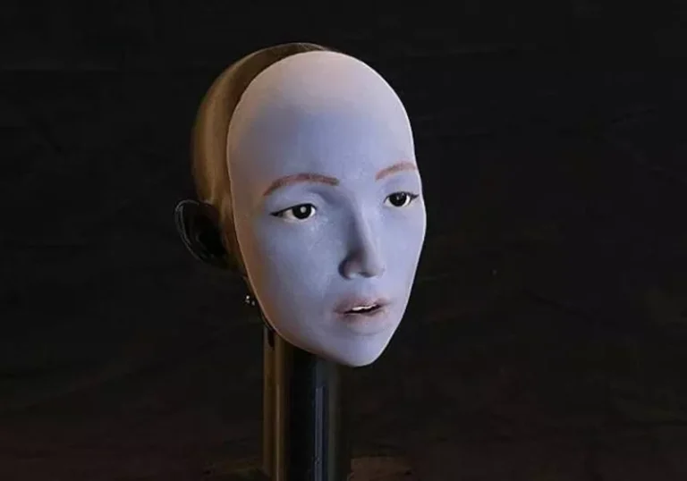 humanoid robot with realistic lip movement