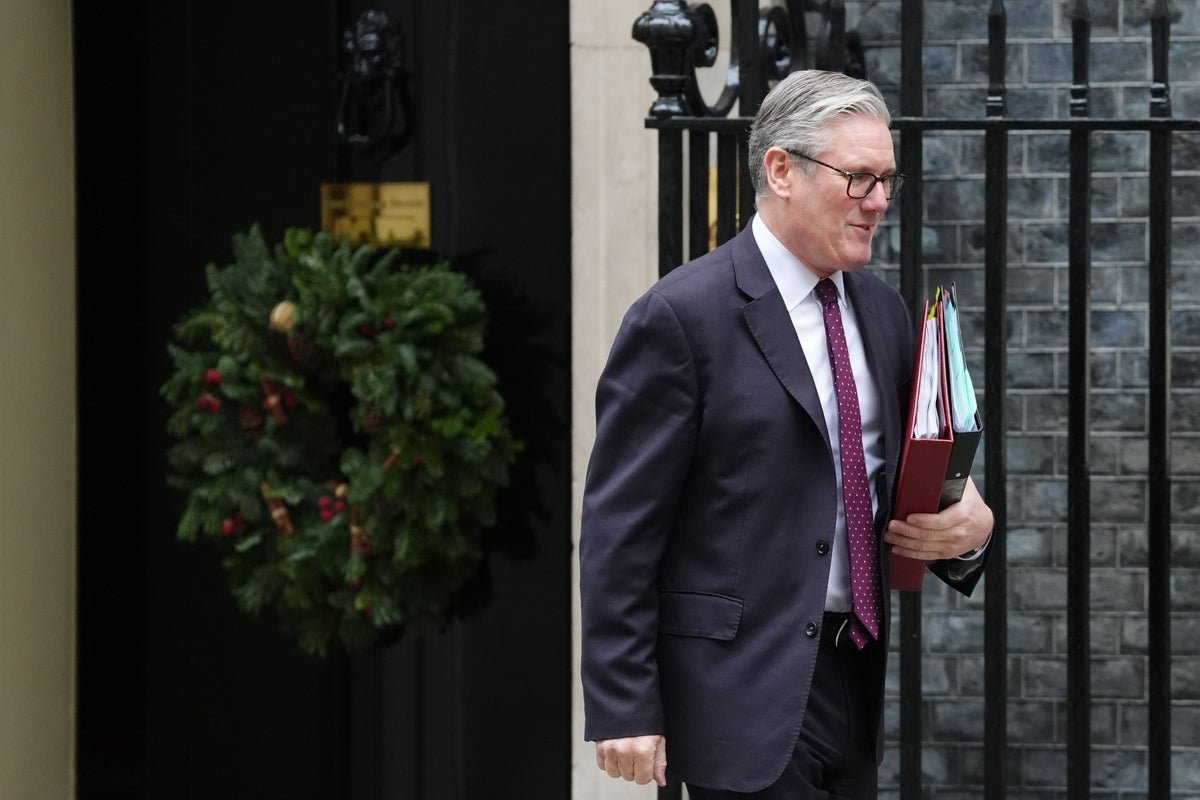 Keir Starmer peerage controversy news