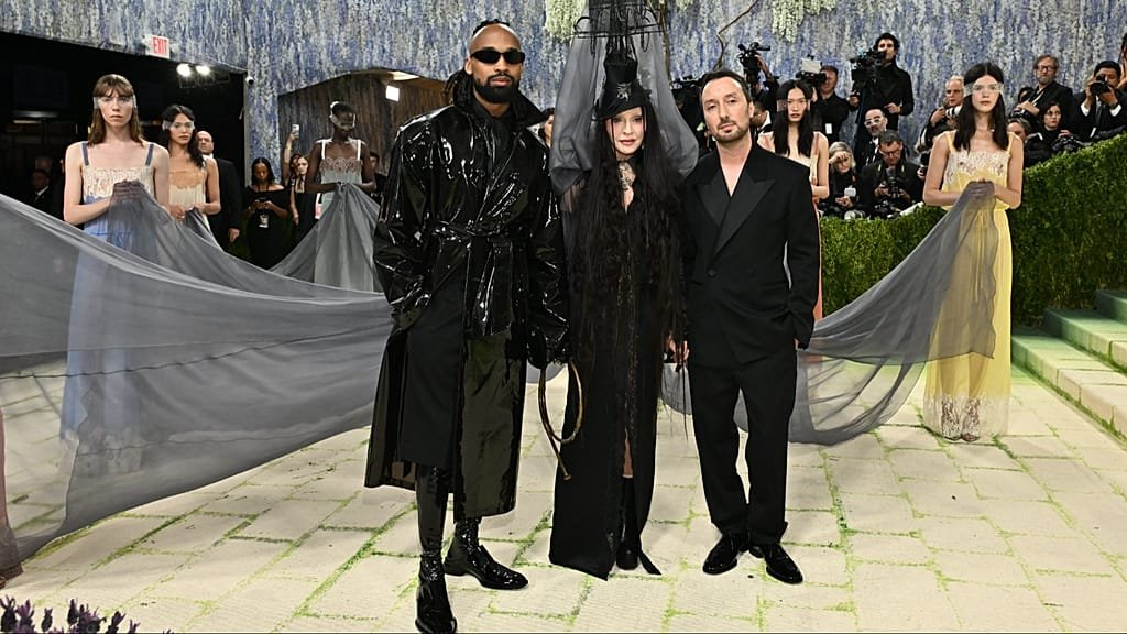 The Met Gala 2026 featured a stunning array of outfits, with celebrities and fashion designers coming together to celebrate the art of costume design, with a focus on colour, creativity, and self-expression, showcasing the best of the fashion world