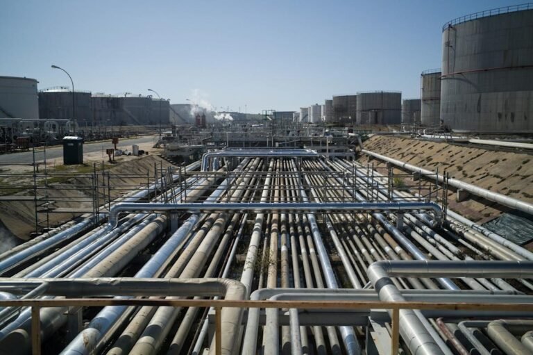 Oil prices rising amidst Venezuela tensions